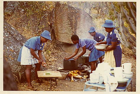 Loreto Guides cooking breakfast at Echo Park